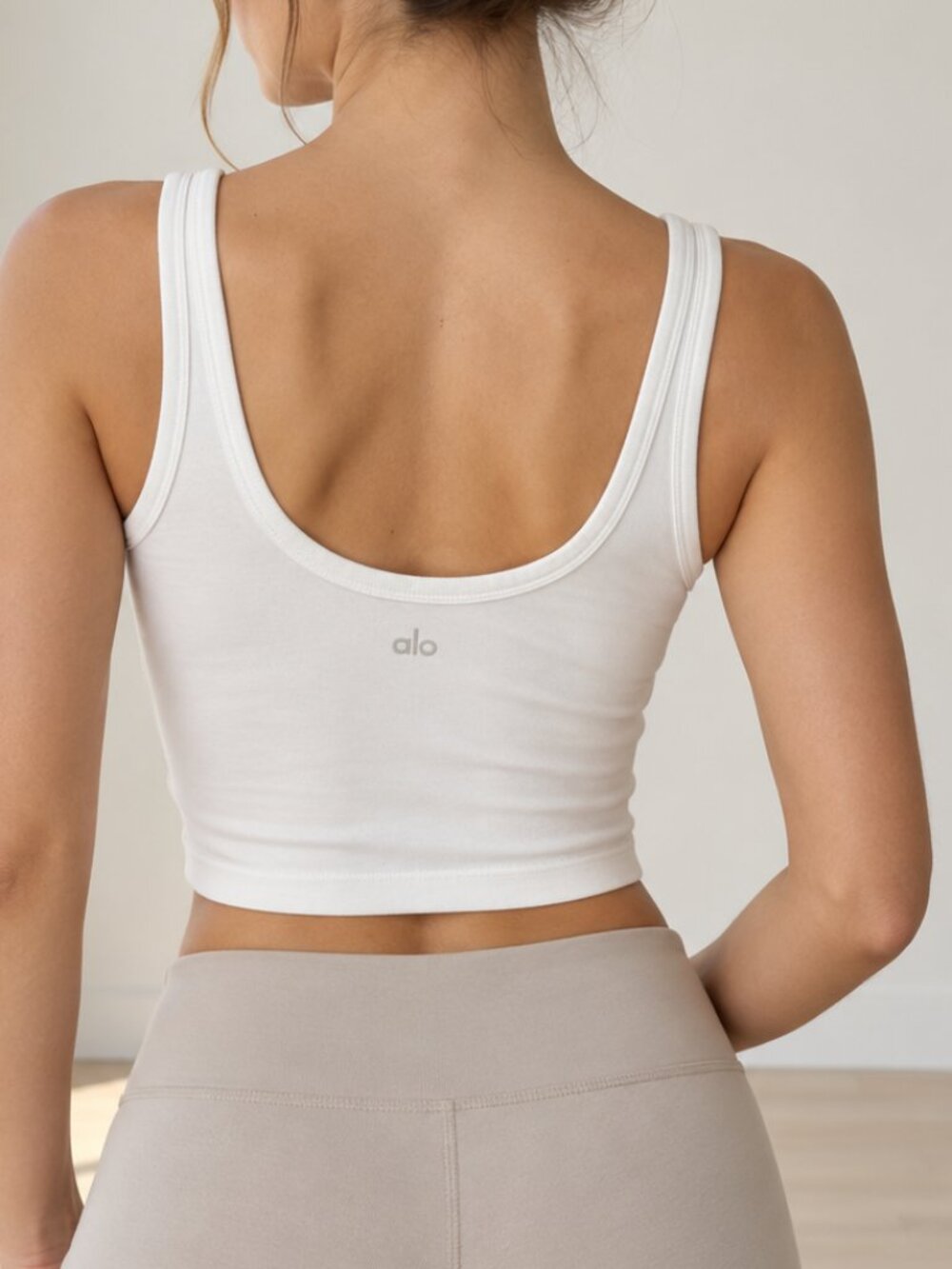 Alo Yoga White Seamless Compressive Crop Tank Top Small Athletic Scoop Neck